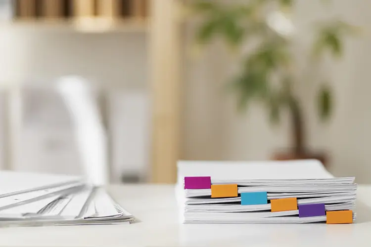 photo de différents documents administratifs pour illustrer le poste de gestionnaire administratif ou administrative chez Charlet Bazon- Nord Primeurs